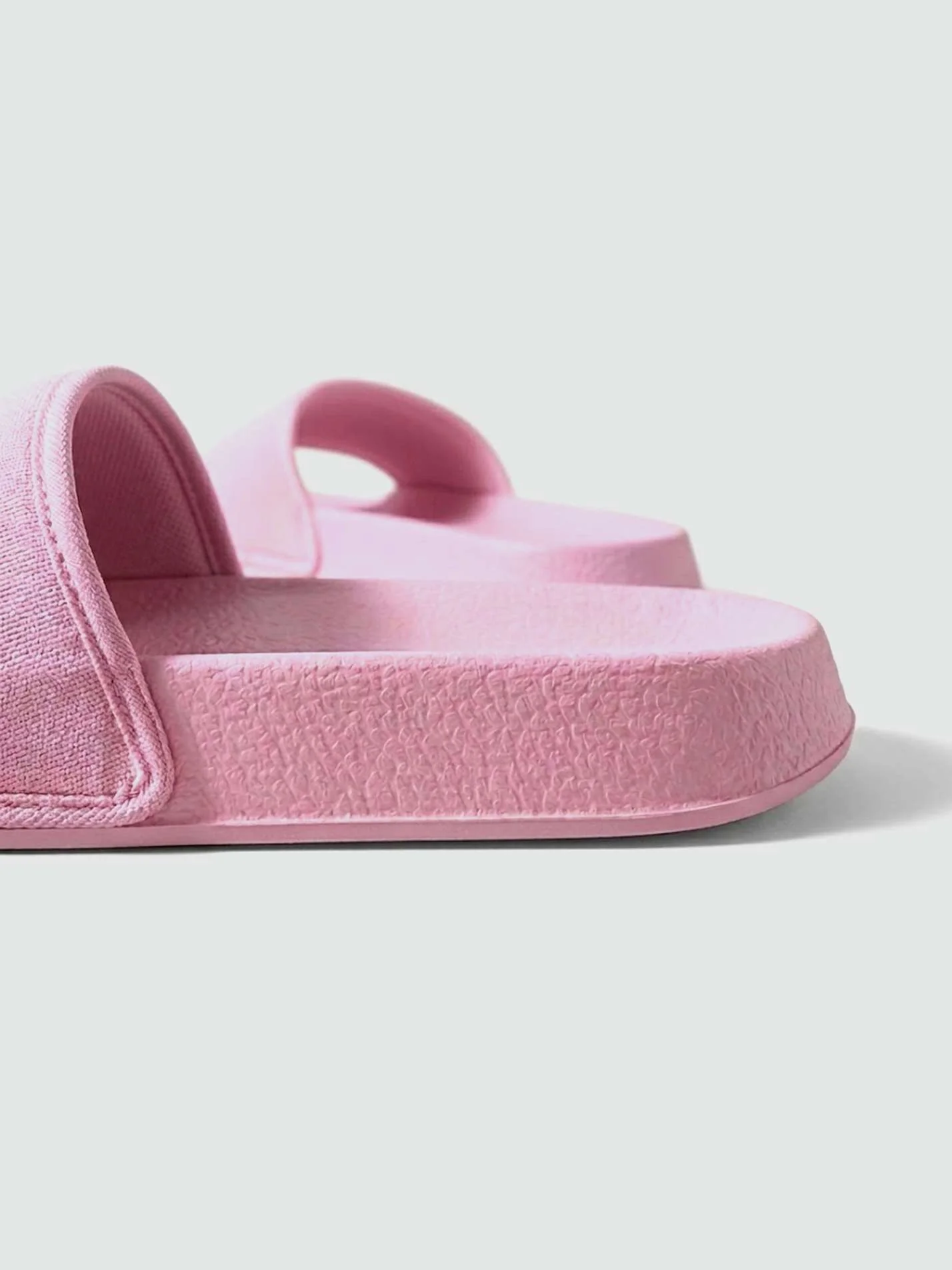 Somerville College Oxford MCR Traditional Crest Lightweight Essentials Sliders - Image 8